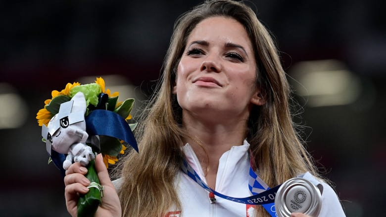 o sportivă și-a scos la licitație medalia de la jocurile olimpice pentru a ajuta un copil să facă o operație pe inimă