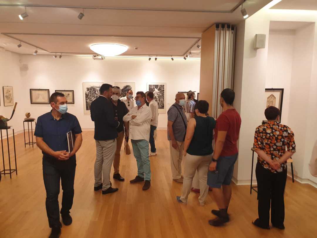 video expoziţia life & art la casa albastră preambul la prima galerie privata de artă din sibiu