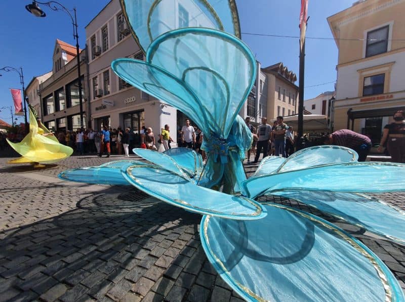 VIDEO FOTO Am luat ”pulsul” FITS-ului. Primele spectacole stradale au încântat publicul de pe Bălcescu