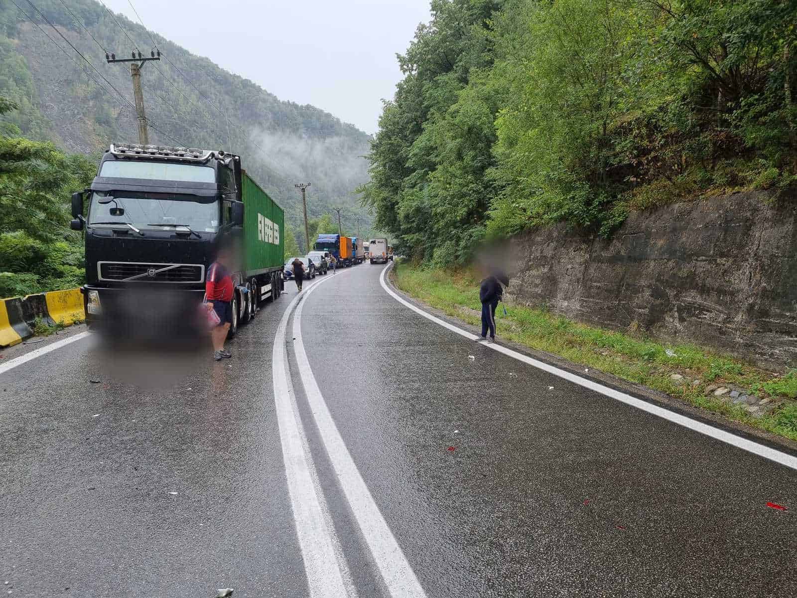 UPDATE: Accident pe DN7 la Cârligul Mic - Două TIR-uri și două mașini implicate