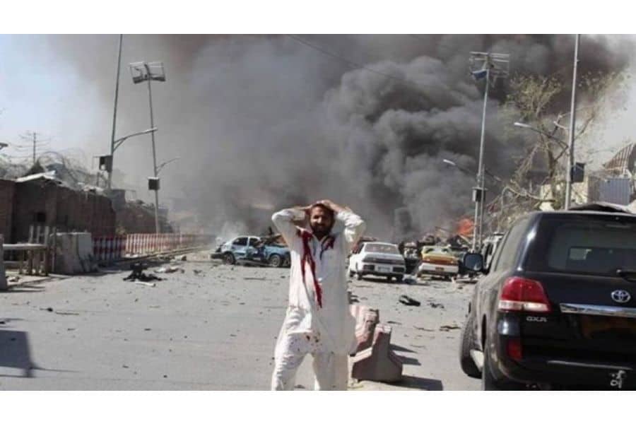 explozie pe aeroportul din kabul - foarte mulți răniți