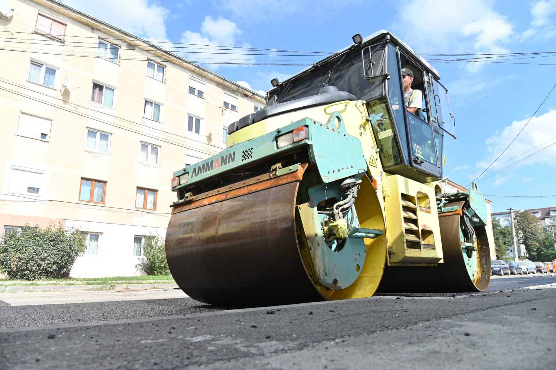 foto - strada țiglari primește un strat nou de asfalt