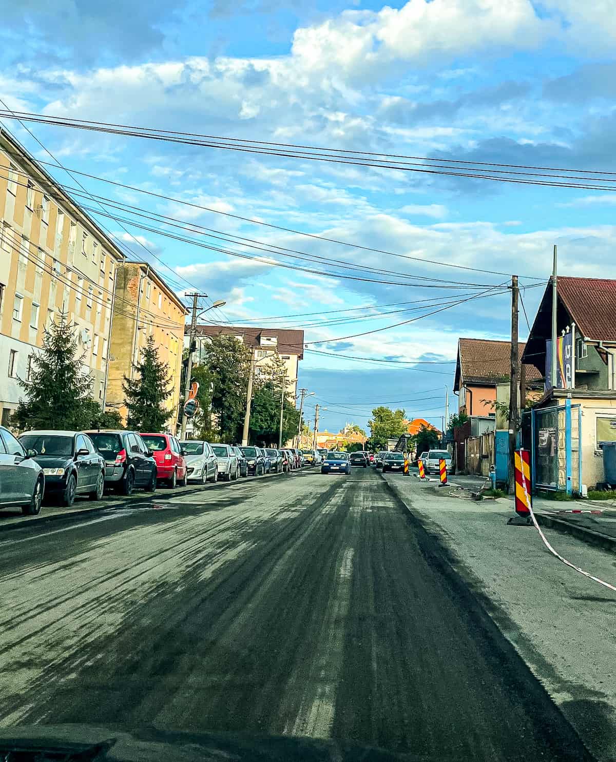 video foto: lucrări de modernizare pe strada țiglarilor - se toarnă asfalt nou