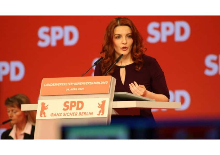 o româncă și-a anunțat candidatura în parlamentul german. care este povestea ei