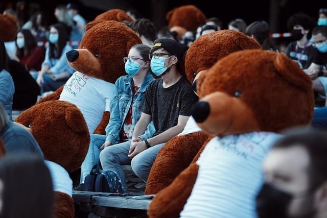 treizeci de urși de pluș au fost în public la deschiderea astra film festival 2021