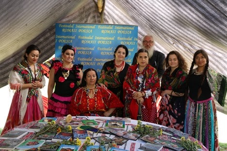 scrisul oprește căderea timpului în uitare - antologia festivalului internațional „romaii poesia”