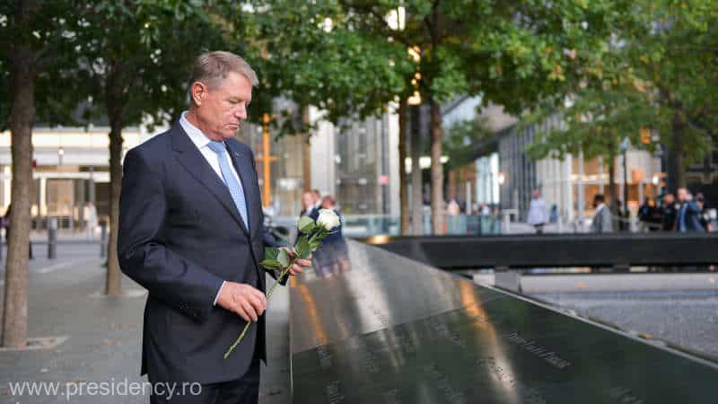 foto - președintele iohannis, pelerinaj în new york la monumentul victimelor atentatelor teroriste din 11 septembrie