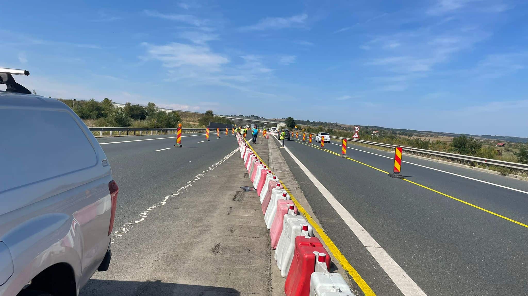 FOTO Încep lucrările la intrarea în tunelul de pe A1 de la Săcel - Trafic deviat