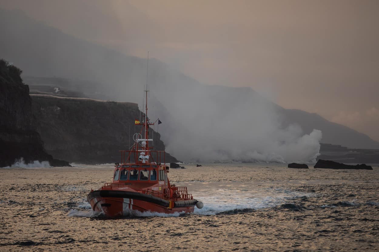 imagini spectaculoase - lava vulcanului la palma a început să formeze o deltă în oceanul atlantic