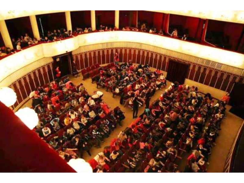 Focar de COVID la Opera din Craiova