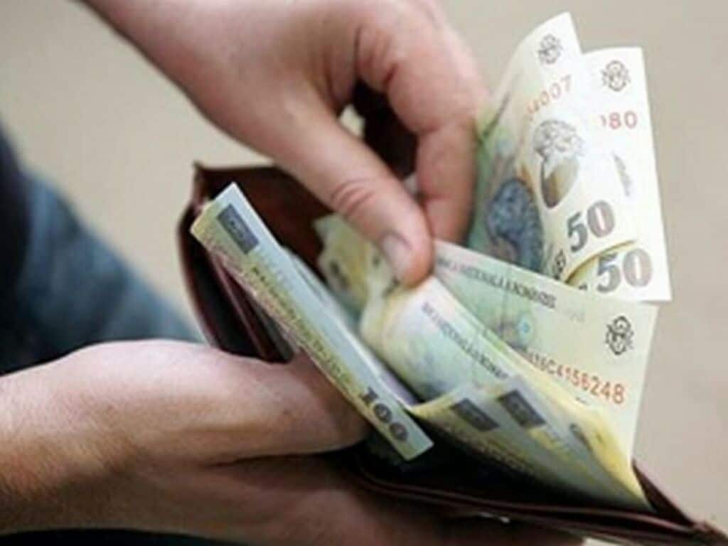 sondaj: jumătate dintre români spun că situația lor financiară din acest an s-a înrăutățit