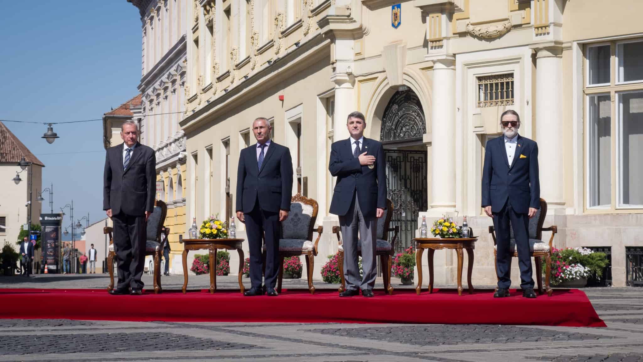 foto: dezvelirea statuii baronului brukenthal - iohannis: „vă felicit pentru realizarea acestui proiect”