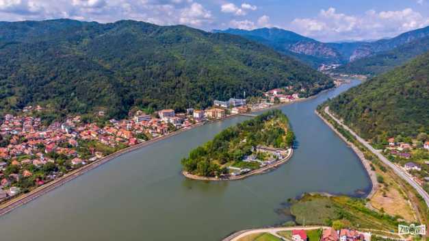 foto video - imagini superbe cu defileul oltului - drumul care leagă sibiul de vâlcea, filmat dintr-o dronă