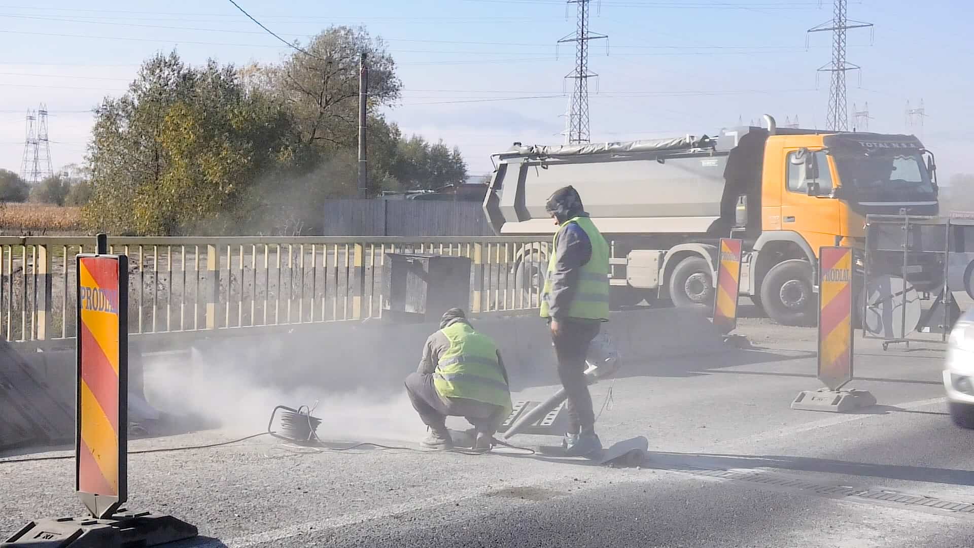 VIDEO Podul spre Agnita, băgat în reparații la câteva luni după redeschidere - Primăria: ”Se schimbă rosturile”