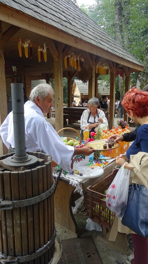 pont pentru weekend - hai la sărbătoarea recoltei din muzeul în aer liber