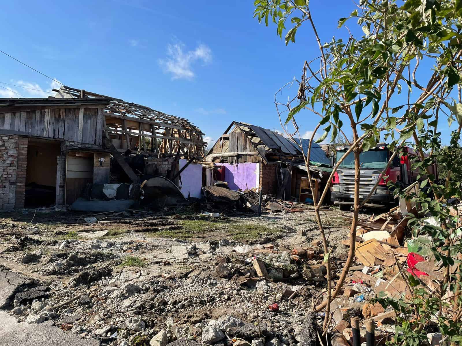 video zeci de familii aruncate în stradă - barăcile de lângă lacul lui binder, demolate de primărie - „ne dărâmă casele!”