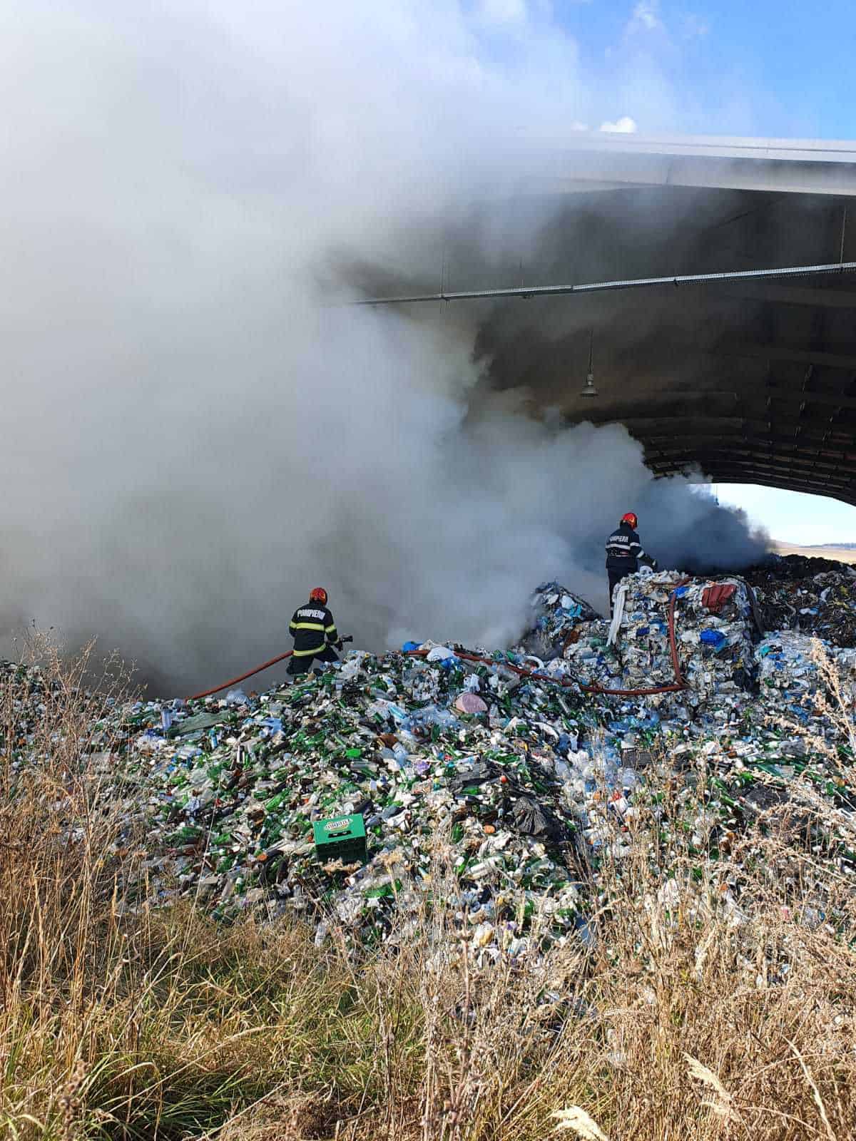 duminică ”de foc” pentru pompierii sibieni - incendii la rusciori și în cimitirul din sibiu