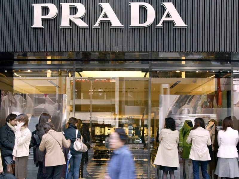 Salariile angajaților in fabricile Louis Vuitton, Prada, Gucci sau Moncler  în România