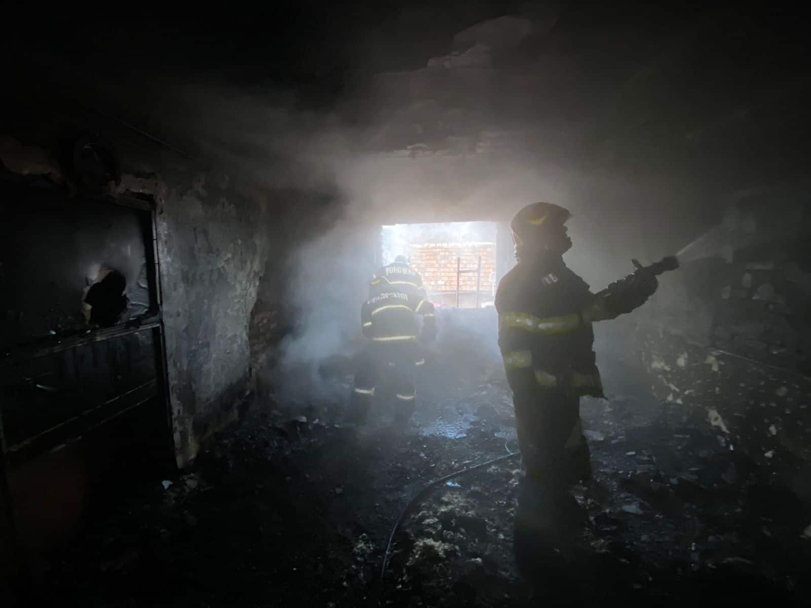 incendiu în axente sever - a luat foc o casă