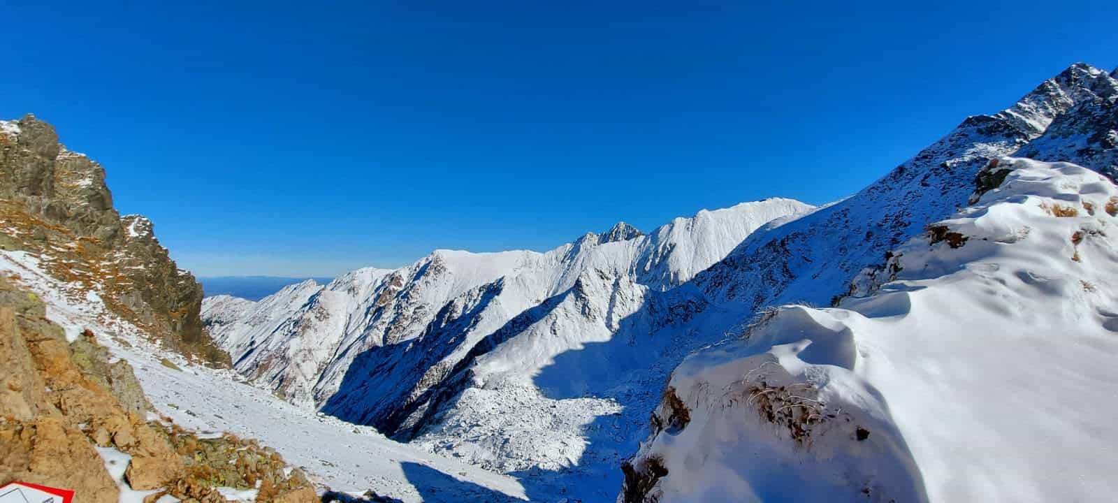 video s-a aşternut zăpada în munții făgăraș - temperaturi scăzute, umezeală și vânt