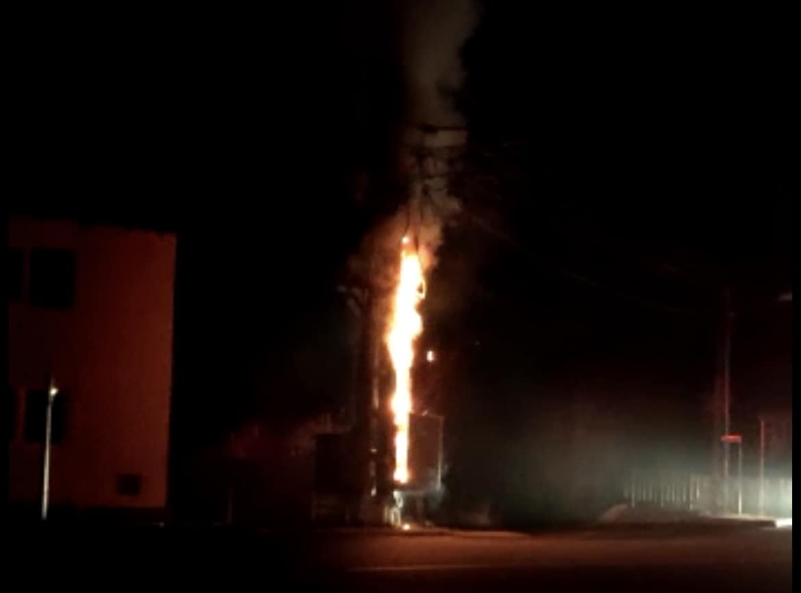 video: incendiu pe strada gheorghe asachi din sibiu - a explodat un transformator