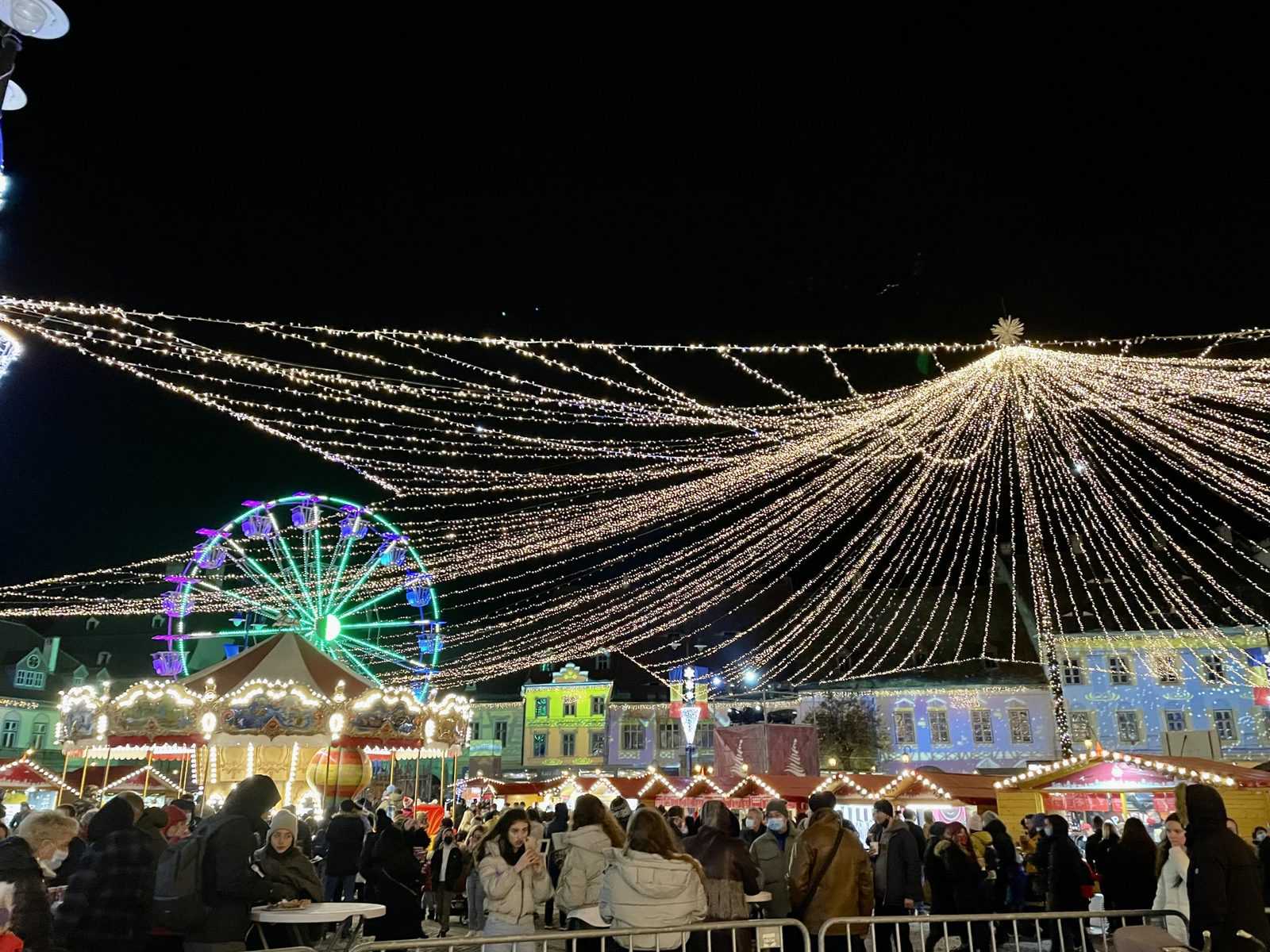 live video: s-au aprins luminile de sărbătoare în centrul sibiului - a început și târgul de crăciun