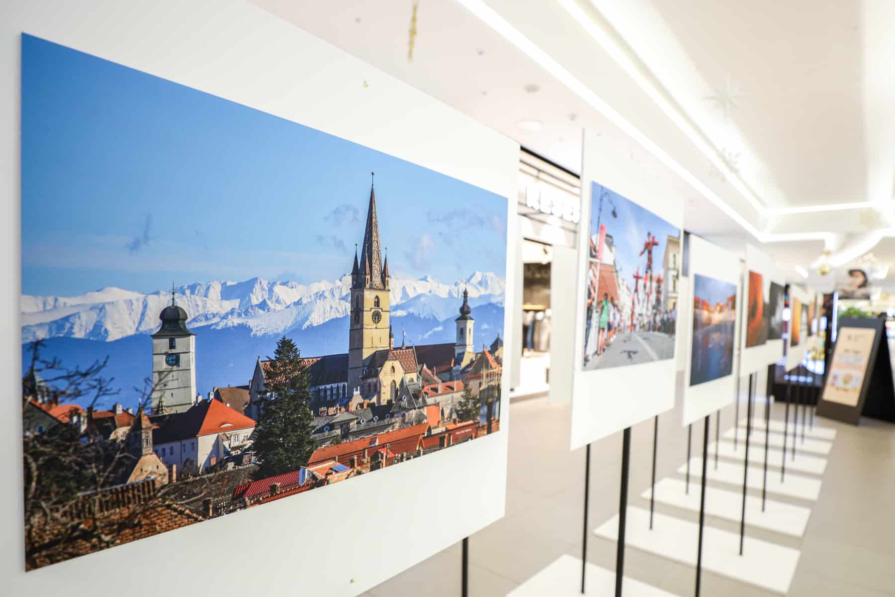 Shopping City Sibiu, gazda expoziției de fotografie „Simbolurile Sibiului, de la mic la mare”