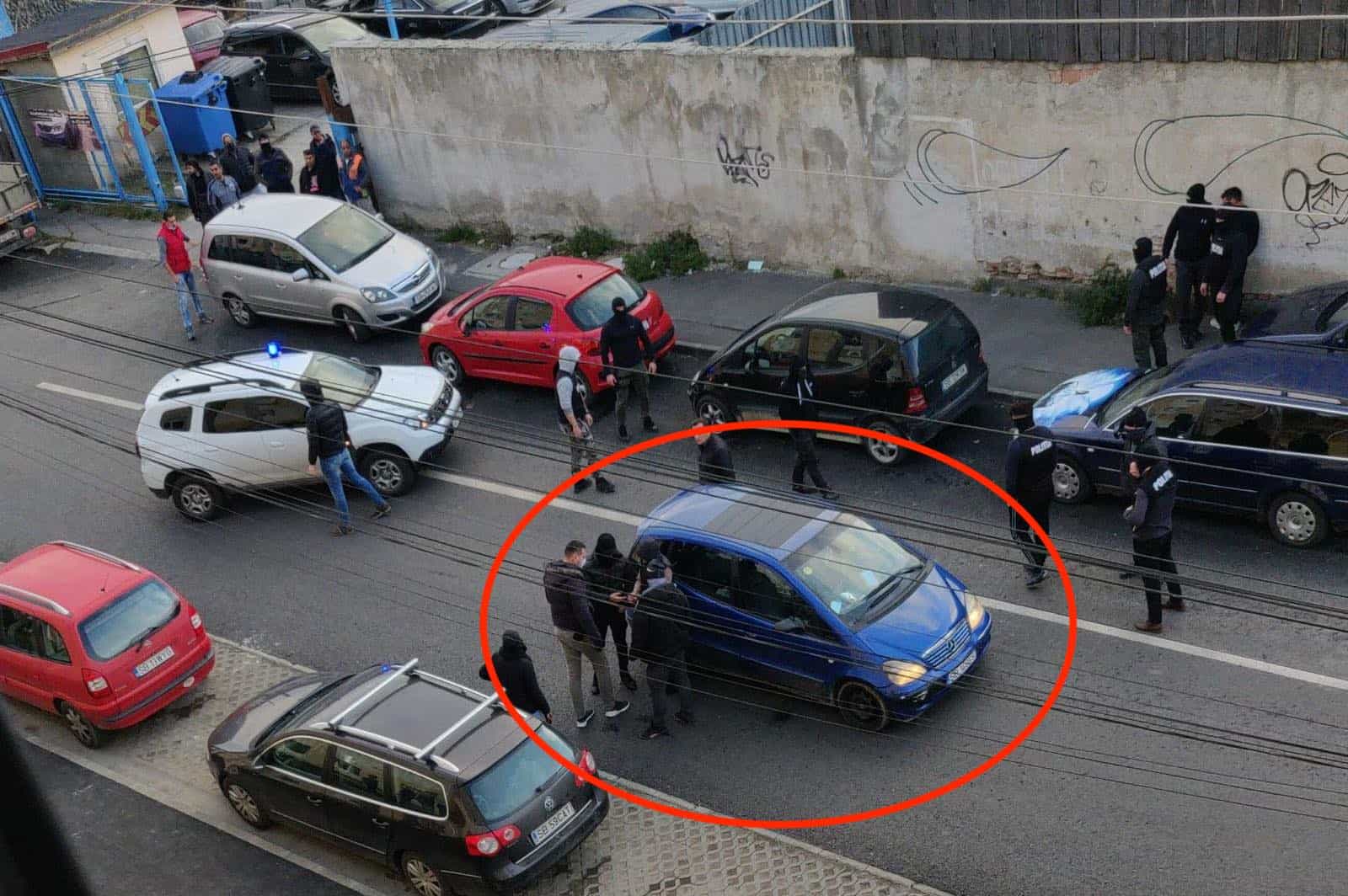 foto urmărire ca în filme și mașină blocată de mascați în sibiu - poliția a ”săltat” un borfaș care înșelase o femeie cu 4.000 de lei