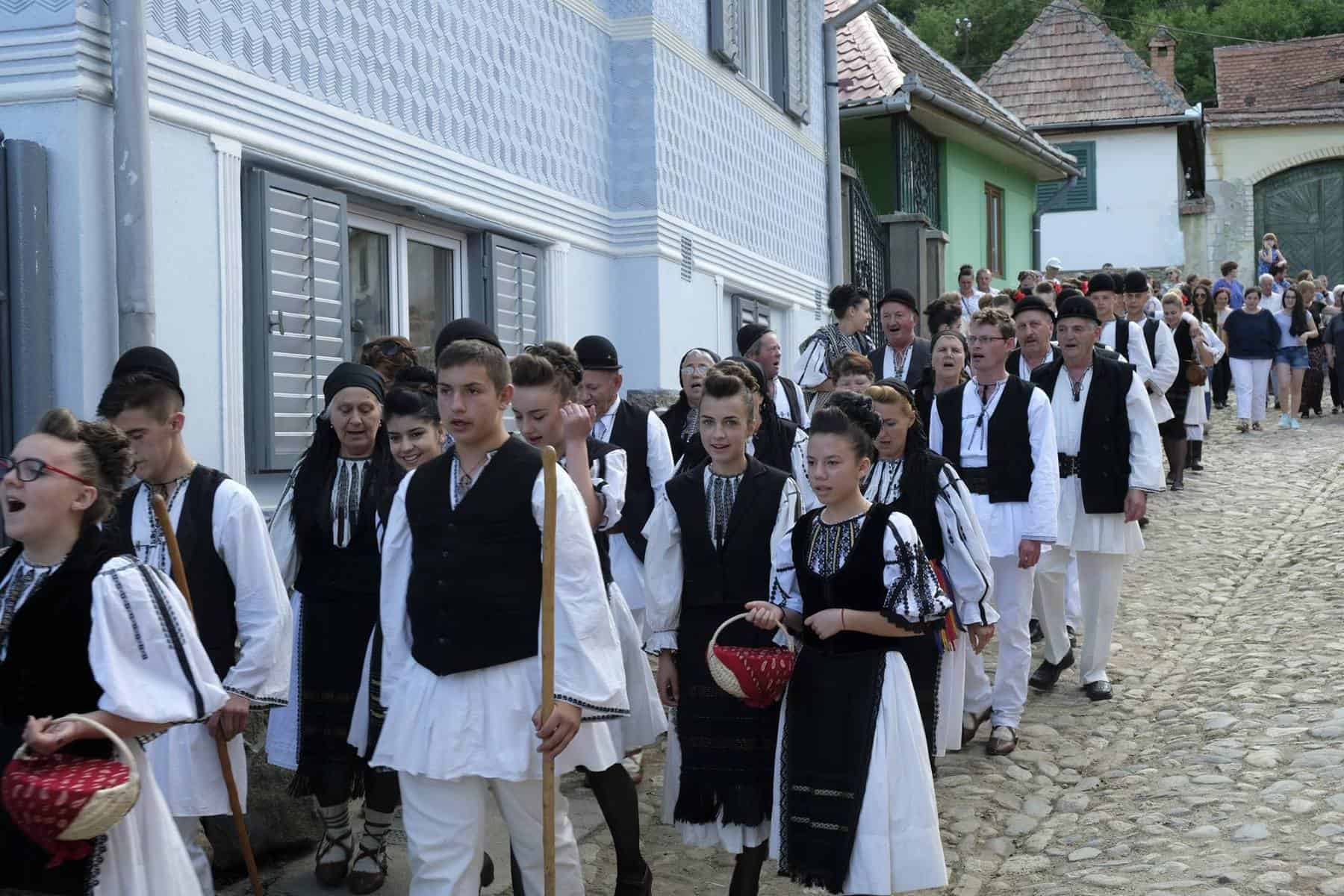 "nunta ciobănească" din răşinari exemplu de promovare a tradiţiilor străvechi - prezentată într-un proiect european