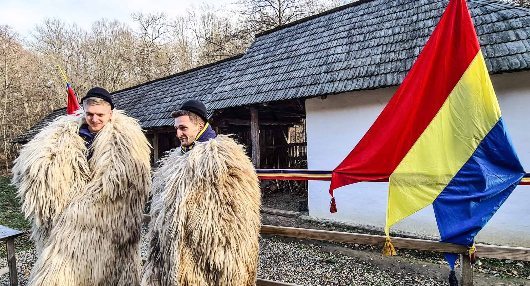 foto peste 200 de porţii de mâncare tradiţională “devorate” la muzeul astra, de ziua naţională