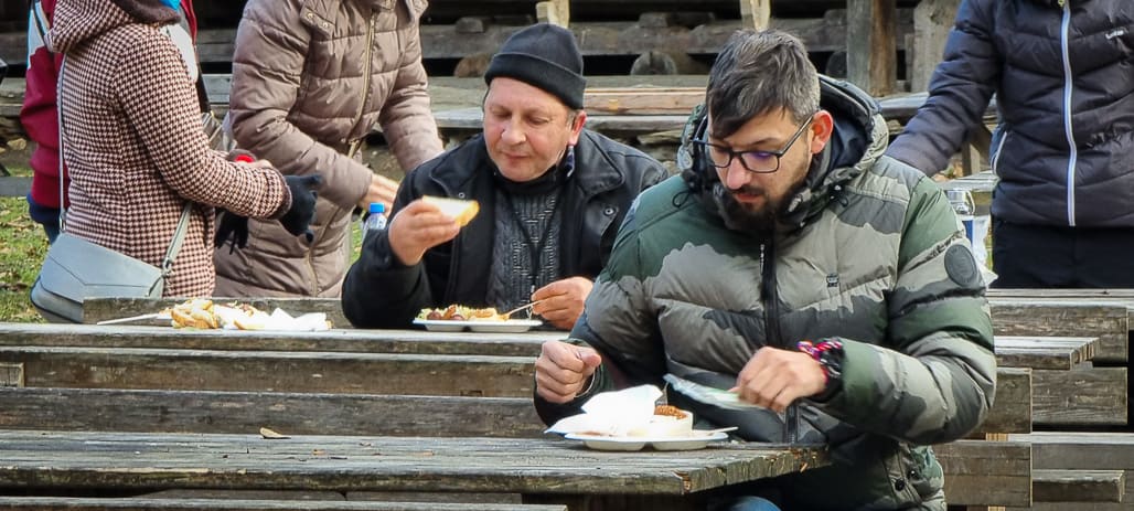 video foto ziua națională în muzeul în aer liber, cu varză călită, fasole bătută și cârnați - ”la mulți ani, românia!”