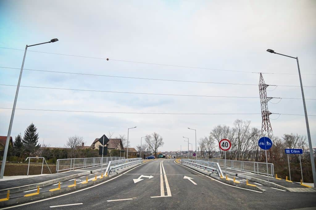 FOTO - Un nou pod peste Cibin dat în folosință - Legătură rutieră nouă prin Câmpșor pe strada Rozmarinului