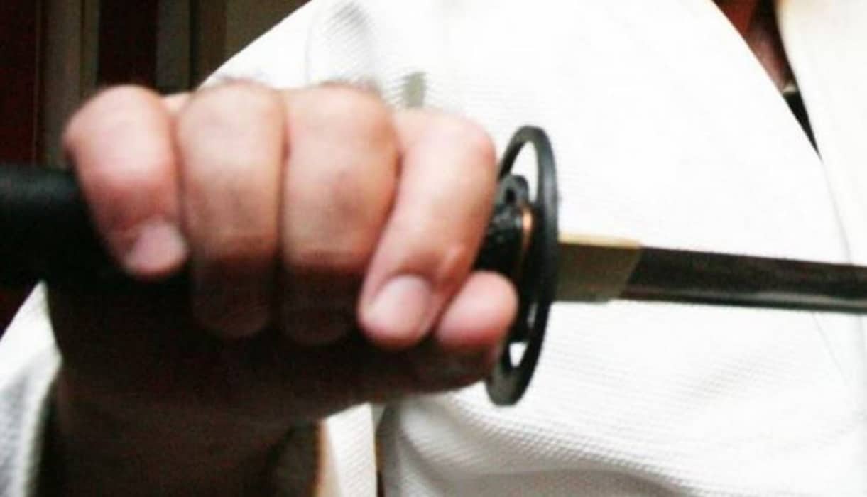bărbat tăiat cu o macetă într-o scară de bloc din sibiu – agresorul, condamnat la închisoare pentru tentativă de omor