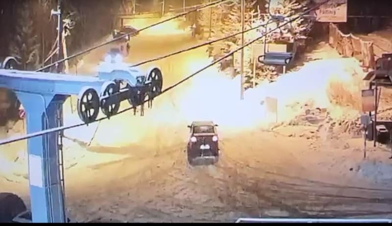 video s-a deschis sezonul drifturilor cu mașina pe zăpadă - zeci de tineri s-au distrat în păltiniș