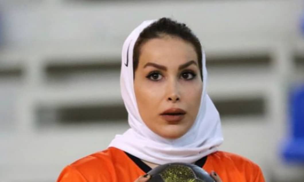 video handbalistă iraniană pedepsită pentru că i-a picat hijabul de pe cap în meciul cu românia