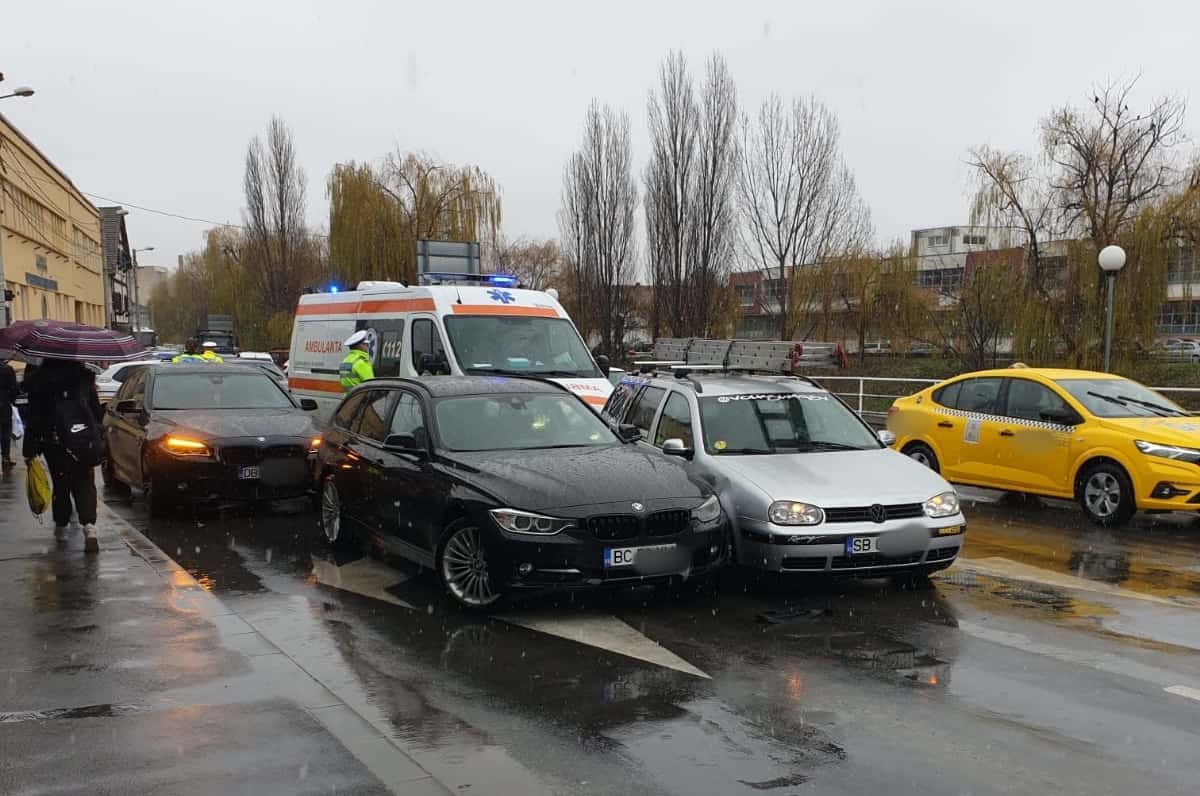 foto: accident cu trei mașini pe strada râului din sibiu - femeie dusă la spital