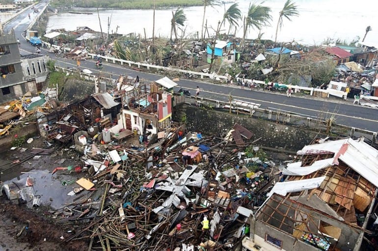 foto - video cel puţin 375 de morţi lăsaţi în urmă de taifunul rai, produs în filipine