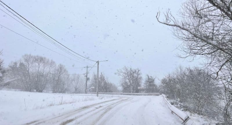 video foto cisnădia sub zăpadă - drumul către cisnădioara aproape impracticabil