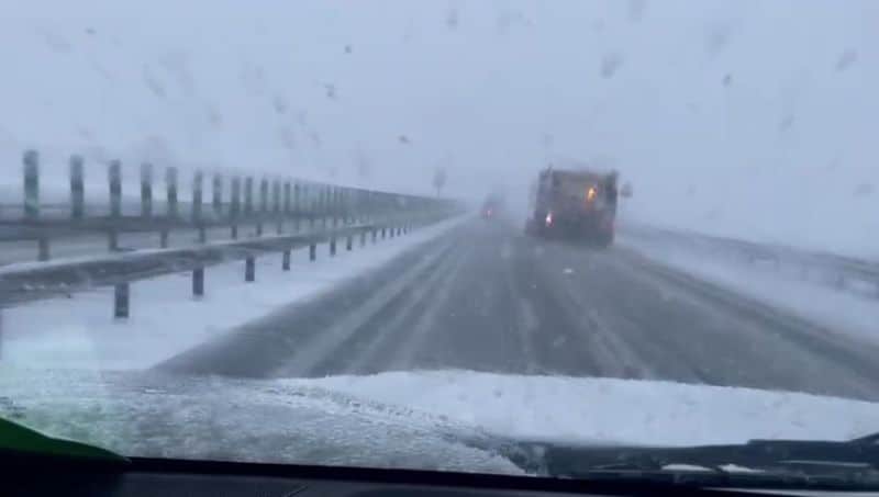 video ninge viscolit pe autostrada a1 și pe valea oltului -utilajele nu mai fac față
