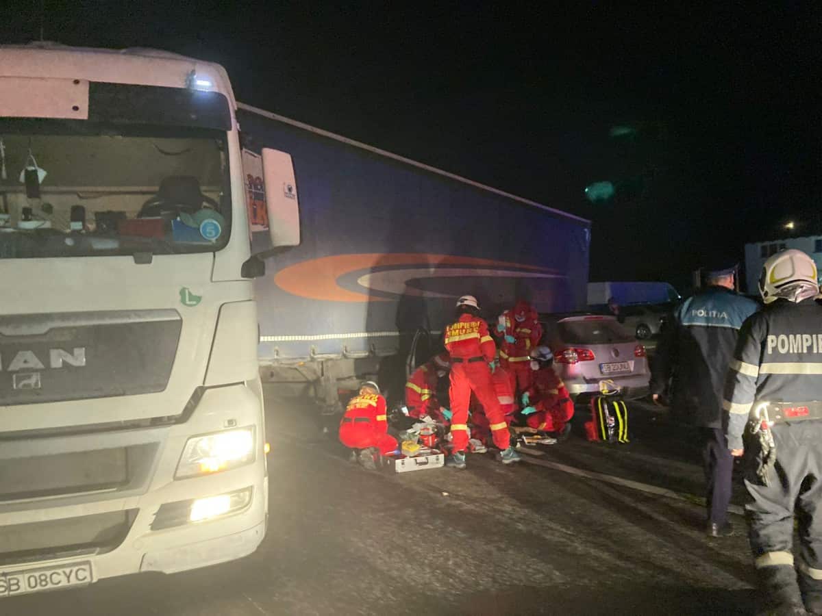 UPDATE: Accident între o mașină și un TIR încărcat cu cartofi la Cristian - Unul dintre șoferi a decedat