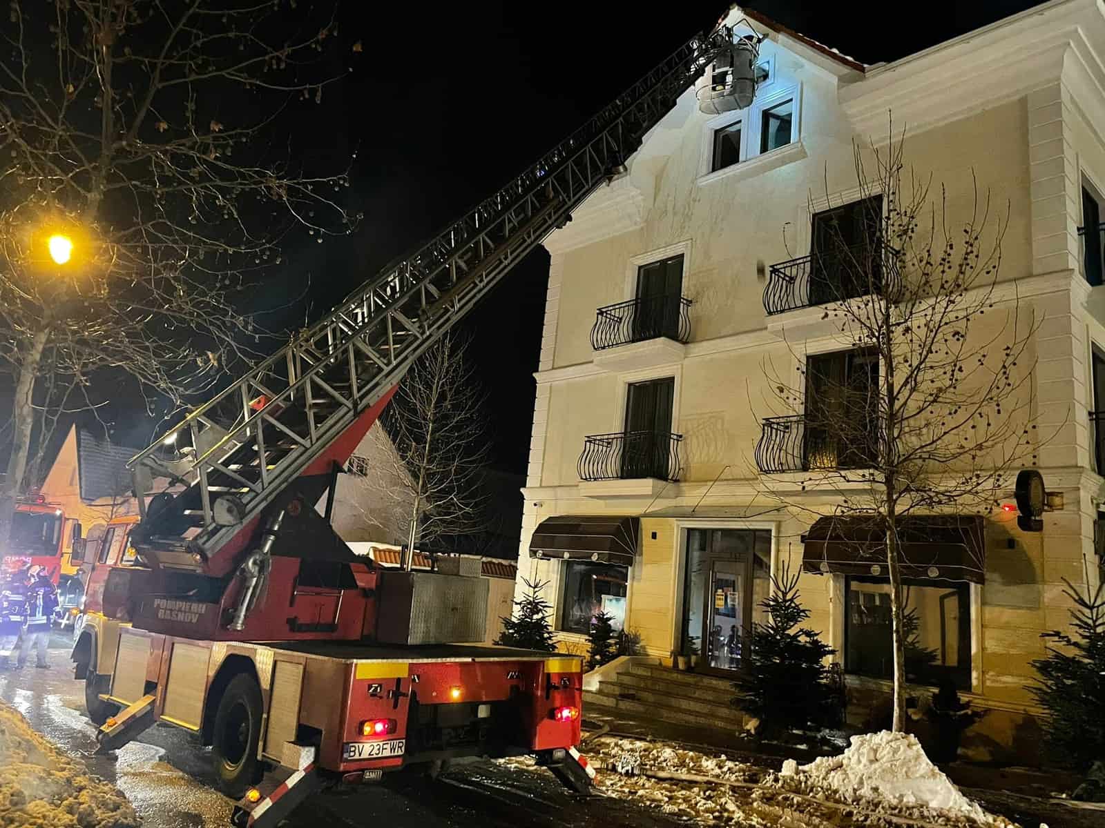 foto: incendiu într-un hotel din râșnov - erau cazate 60 de persoane