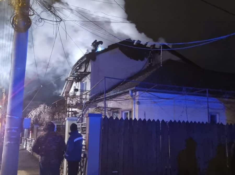 casă în flăcări pe strada arcului din sibiu