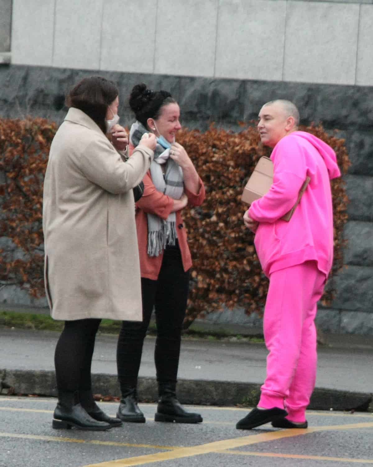 foto cântăreaţa sinéad o'connor a încercat să se sinucidă după ce fiul ei a murit