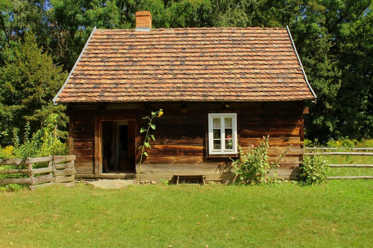 cele mai ieftine case din românia, scoase la licitație - prețurile încep de la 250 de euro