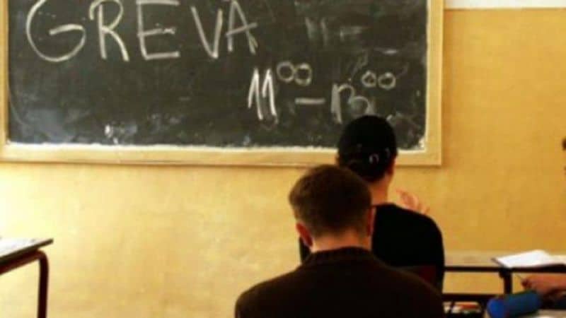 elevii sibieni susțin greva profesorilor - ”arată insuficienta sprijinire a sistemului educațional”