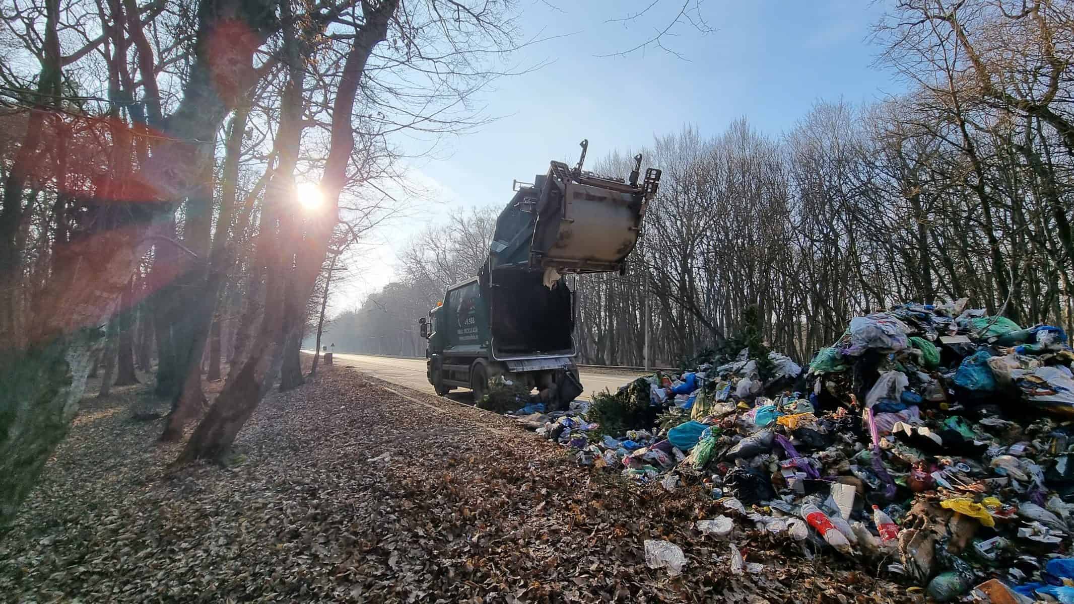 update o mașină de gunoi a luat foc în zona muzeului astra