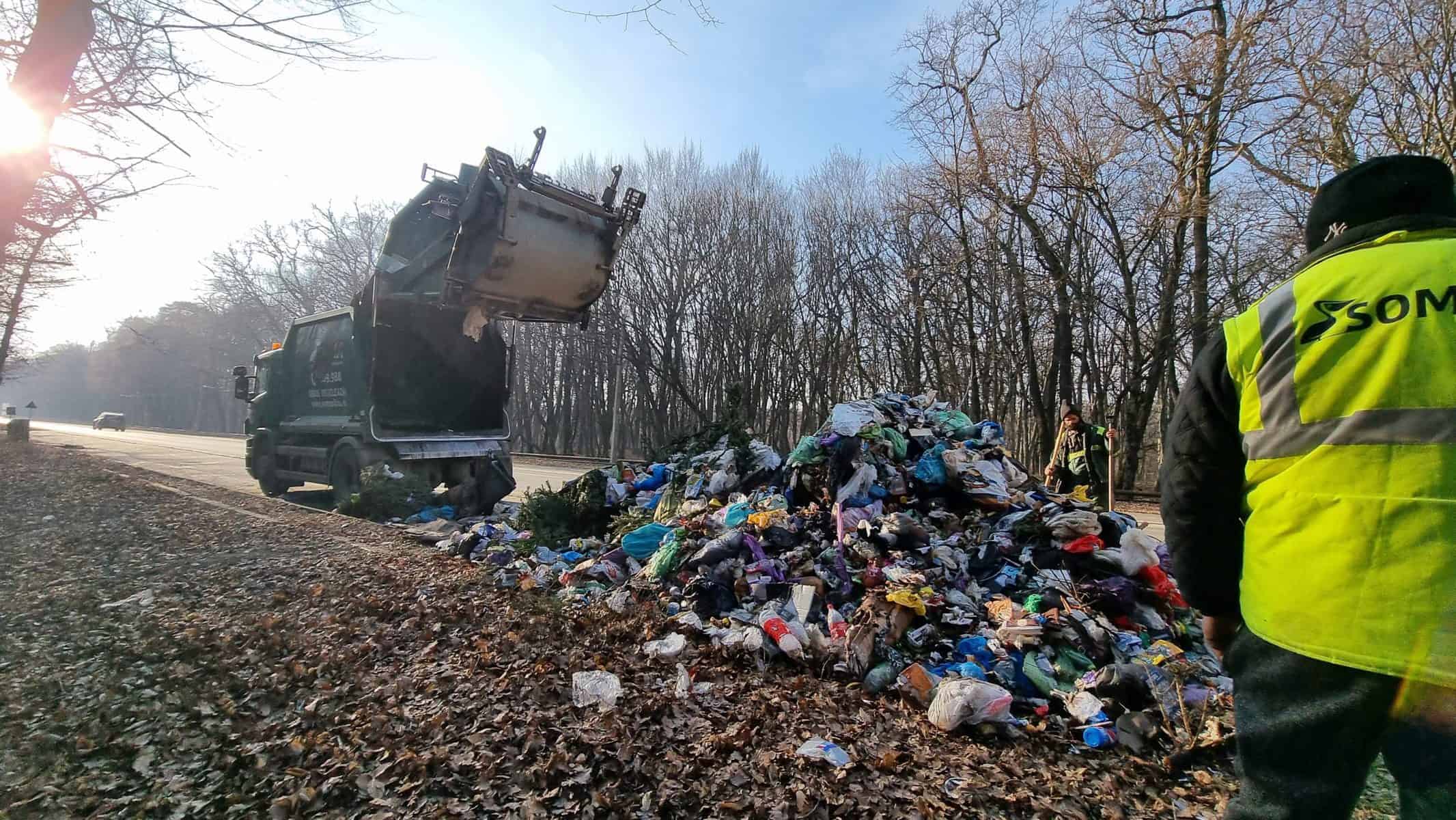 update o mașină de gunoi a luat foc în zona muzeului astra