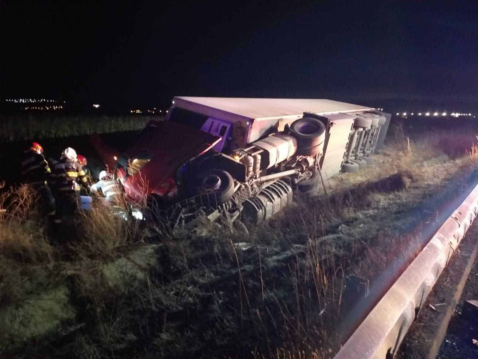 accident în lanț pe autostradă la ieșirea spre agnita între două tir-uri, un autoturism și un utilaj de deszăpezire