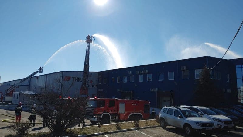 foto video simulare de incendiu la o fabrică de mase plastice din șelimbăr
