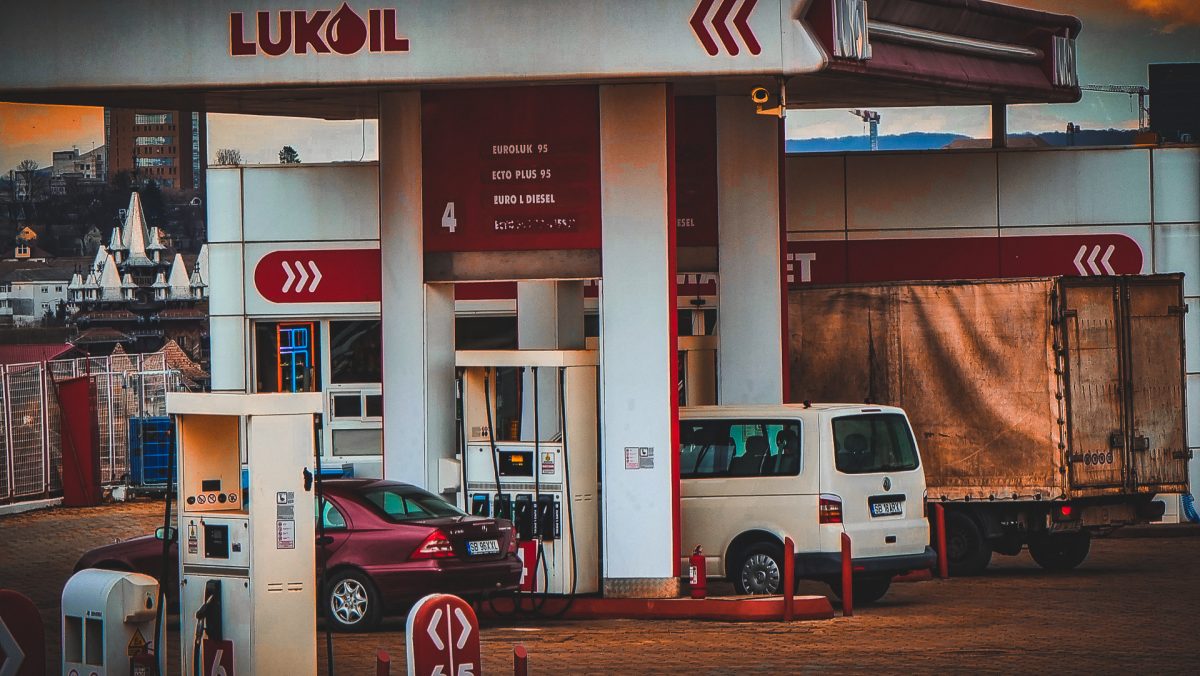 anpc a verificat aproape 90 de beninării lukoil din țară. patru stații au fost închise